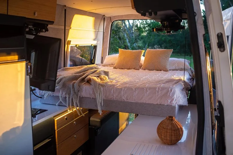 Kruiswagen Luxury Offroad Motorhome - Loft Bed | Kimberley Kampers