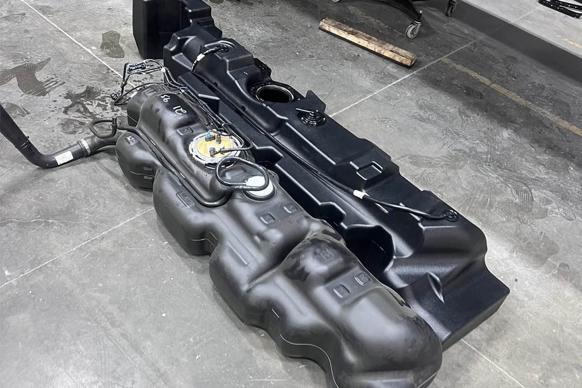 Kimberley Kampers Kruiswagen 151L Long Range Fuel Tank for Mercedes Sprinter Motorhome The factory 93L beside the 151L Long Range Fuel Tank for Mercedes Sprinter-Based Kimberley Kampers Kruiswagen Motorhome.