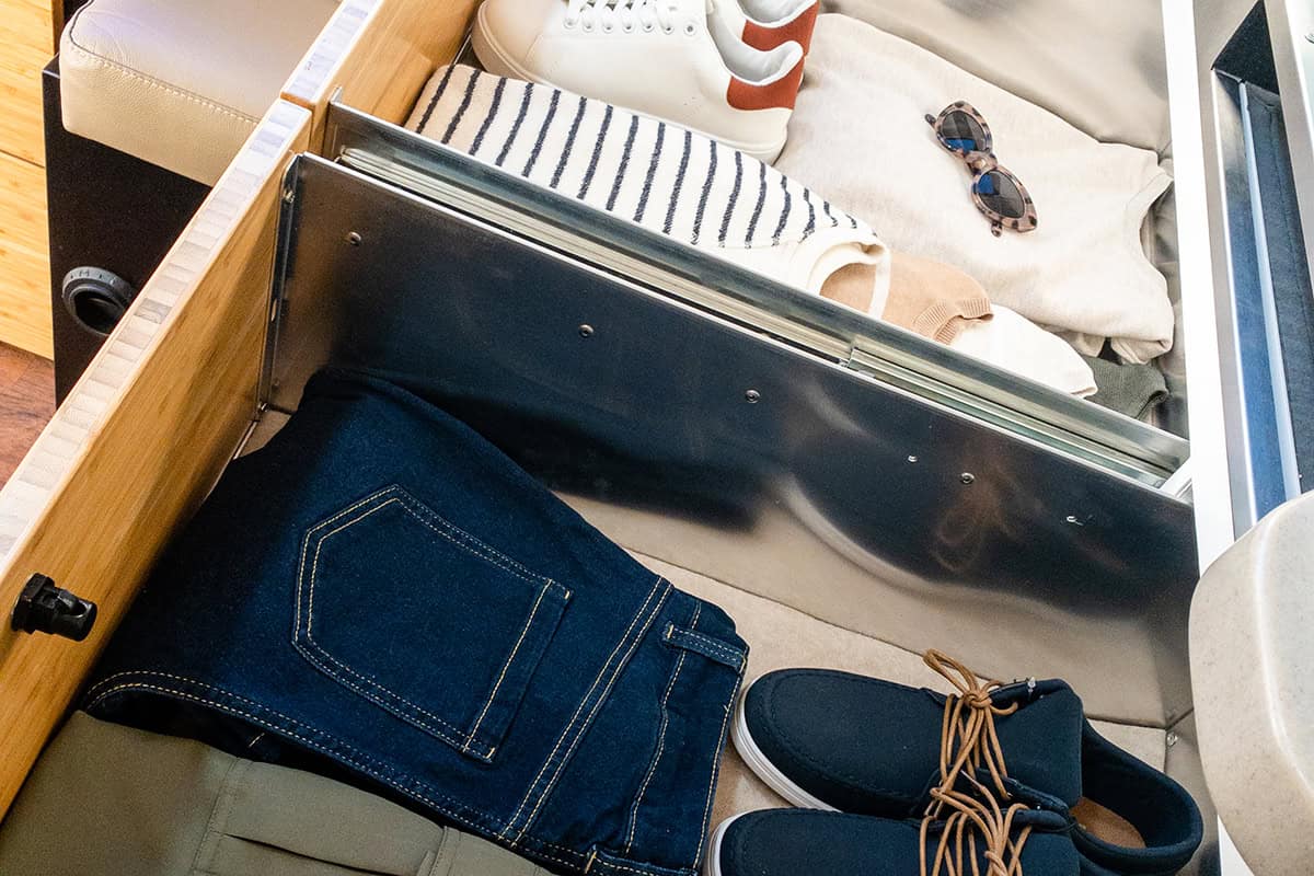 INT-karavan-off-road-caravan-bed-drawers-48