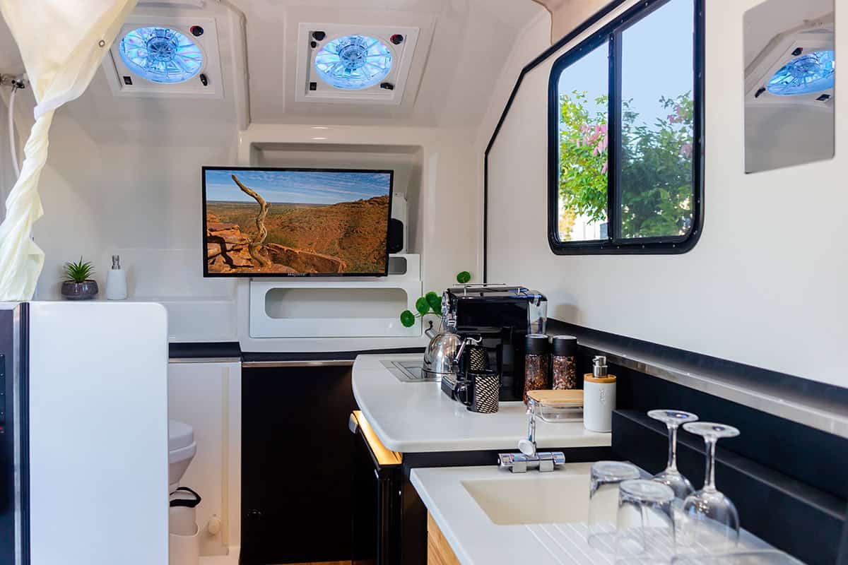 INT-karavan-off-road-caravan-interior-30