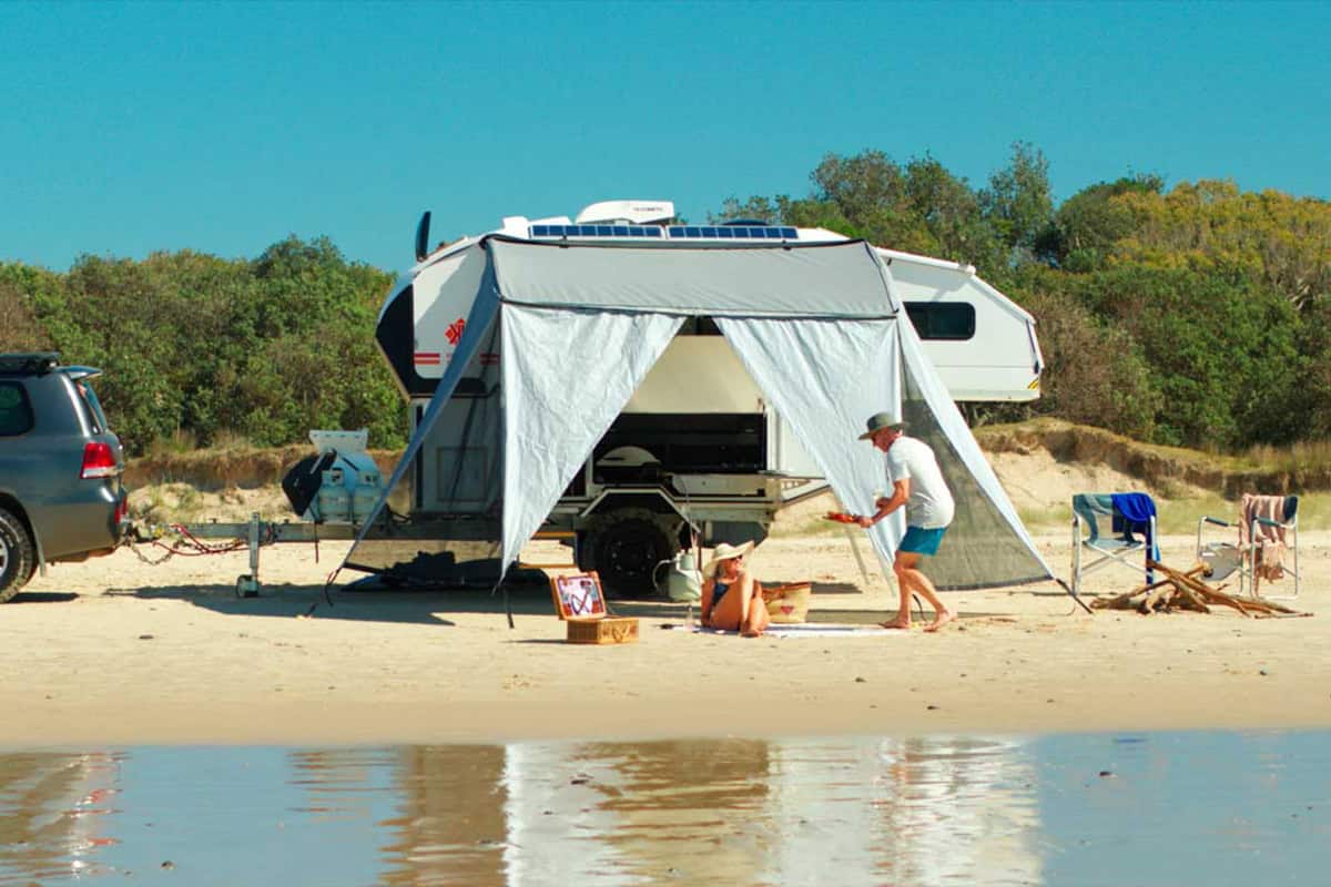 karavan-off-road-caravan-beach-camping