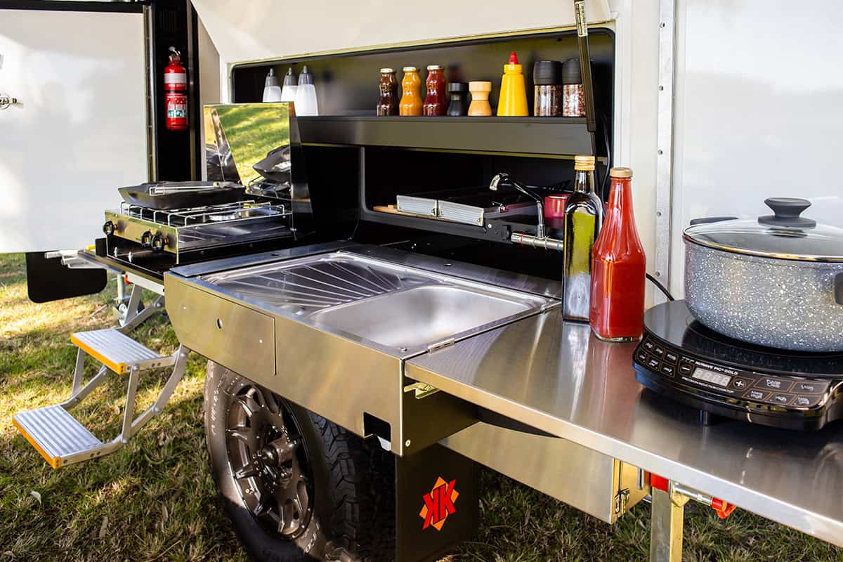 karavan-off-road-caravan-outside-kitchen-57